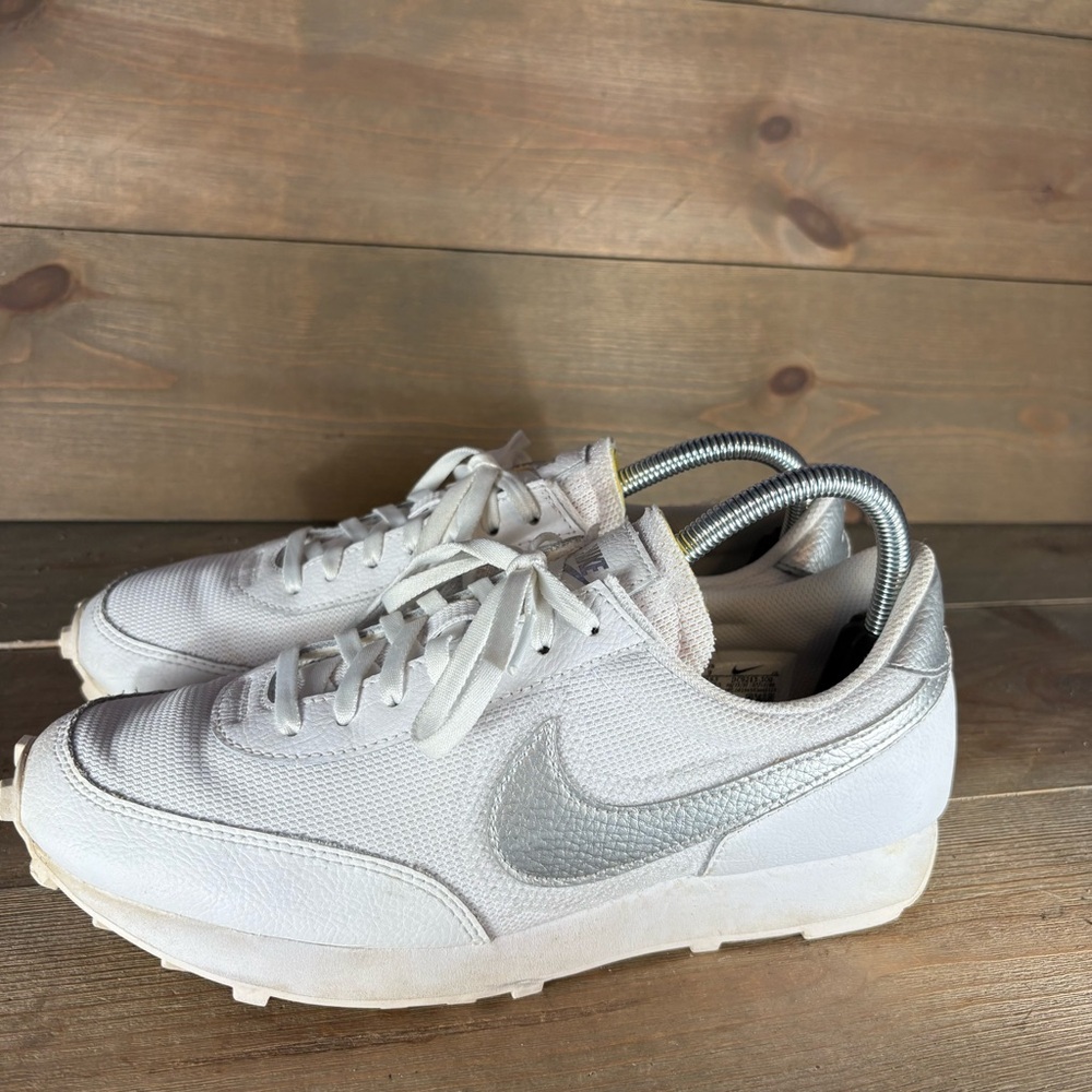 nike daybreak womens size 9 shoes white athletic running sneakers